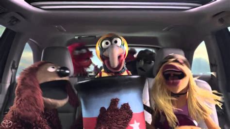 2014 Toyota Highlander TV commercial - Sorpresa Con Los Muppets