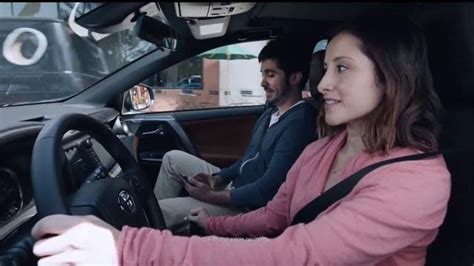 2016 Toyota RAV4 TV commercial - Me importa poco