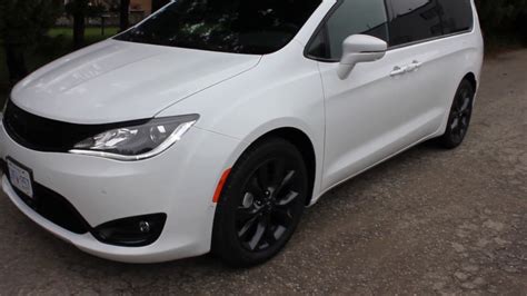 2019 Chrysler Pacifica Limited S logo