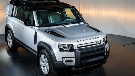 2020 Land Rover Defender 110 commercials