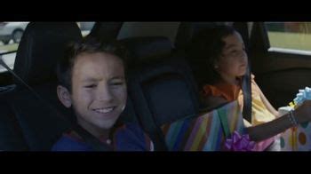 2023 Nissan Rogue TV Spot, 'Pueblo Simplón: cumpleaños' [T2] featuring Tomy Mackey