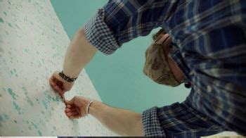 3M CLAW TV Spot, 'George to the Rescue: Upgrading Wall Decor' Featuring George Oliphant