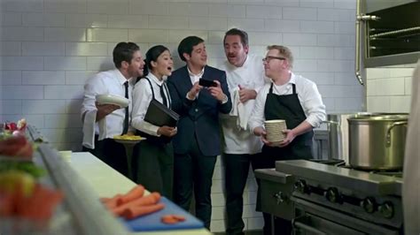 AT&T Datos Ilimitados TV Spot, 'Restaurante: 4 líneas' featuring Orlando Rios