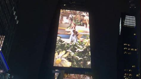AT&T TV Spot, 'DIRECTV: Times Square' featuring Derek Jeter