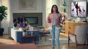 AT&T Unlimited Plus TV Spot, 'Habitaciones' con Gina Rodriguez featuring Luna Bella