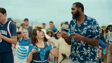 AT&T Wireless TV Spot, 'March Madness: Madness Loves Company: Groupchat Buddy'