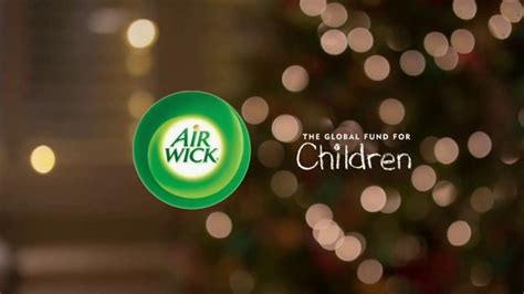 Air Wick Seasonal Scents TV Spot, 'Spread the Joy' featuring Sarah Carson