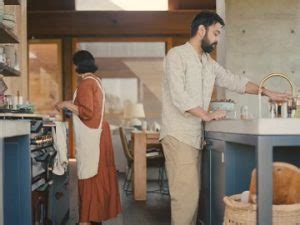 Airbnb TV Spot, 'Chef's Kitchens' Song by Lou Monte