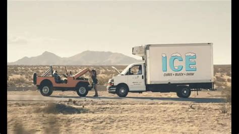 AutoZone TV commercial - El camión de hielo