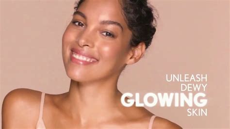 Aveeno MaxGlow Infusion Drops TV commercial - Glow to the Max