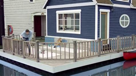 BEHR Paint Red White & Blue Savings TV Spot, 'Houseboat'