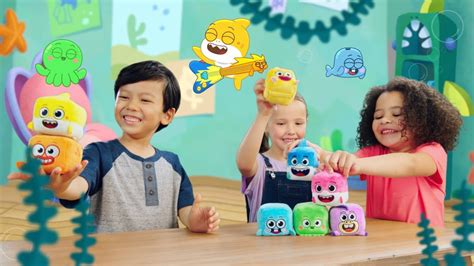 Baby Shark's Big Show! Toys TV Spot, 'Song Cubes and Reversible William Plush'
