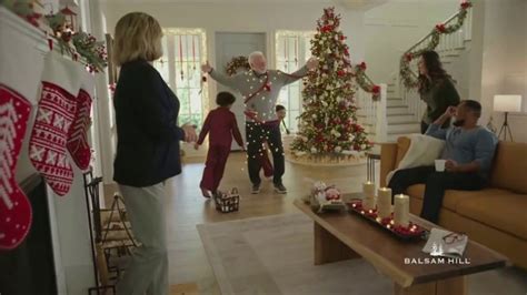 Balsam Hill TV Spot, 'Fill Your Home With the Joy of the Season: 50 Off and Free Shipping'