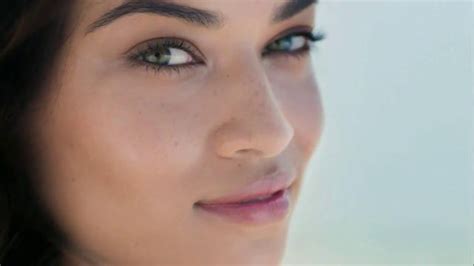 Bare Minerals Complexion Rescue Tinted Gel Cream TV Commercial Ft. Shanina Shaik featuring Shanina Shaik
