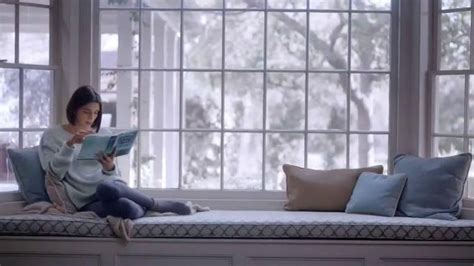 Barnes & Noble TV commercial - A Book is a Gift Like No Other