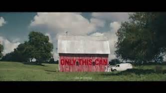 Benjamin Moore Aura Exterior Paint TV Spot, 'The Red Barn' featuring Matt Hopkins