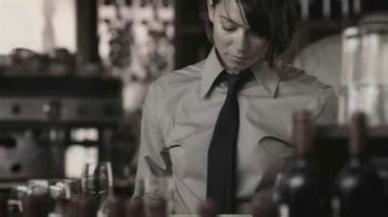 Bio Oil TV Spot, 'Restaurant Server' featuring Carrie Russo