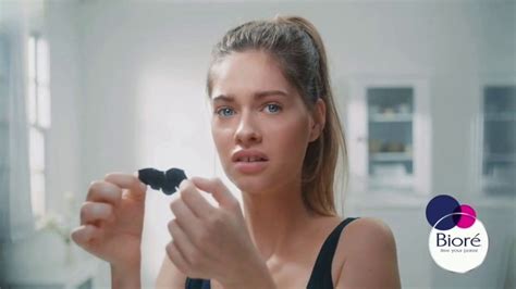 Bioré Charcoal Deep Cleansing Pore Strips TV Spot, 'Oddly Satisfying Results'