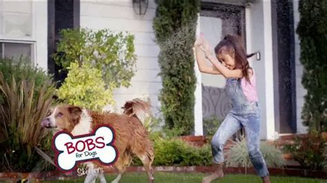 Bobs From SKECHERS TV commercial - Salvando la vida de los animales