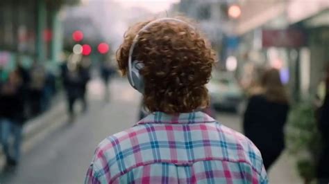 Bose Noise Cancelling Headphones 700 TV Spot, 'Haircut: Alexa' Song by Genesis Owusu
