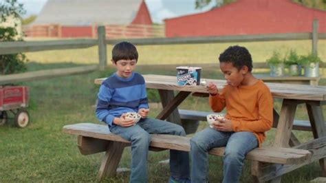 Breyers Cookies & Cream TV Spot, 'Dos postres' created for Breyers