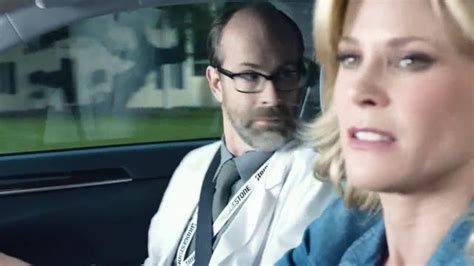Bridgestone DriveGuard TV Commercial Featuring Julie Bowen featuring Dwayne Barnes