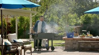 Bud Light TV Spot, 'Cocinando' con Chef Aarón Sánchez featuring Salvador Chacon