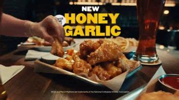Buffalo Wild Wings Honey Garlic Sauce TV Spot, 'March Madness: Mother Nature's Finest'