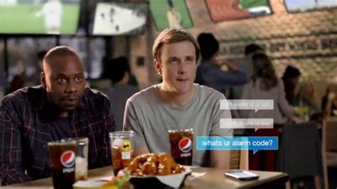 Buffalo Wild Wings TV Spot, 'Text Message' featuring Malcolm Barrett