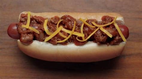 Burger King Chili Cheese Grilled Dog TV Spot, 'Tourists' featuring Mary Scheer