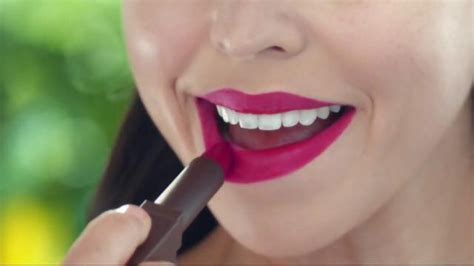 Burt's Bees All-Natural Lipstick TV Spot, 'Not Synthetic'