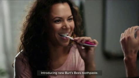 Burt's Bees Toothpaste TV Spot, 'Giving Your Family Something to Smile About'