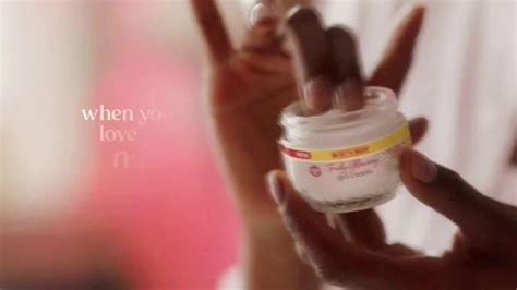 Burt's Bees Truly Glowing Skin Care TV Spot, 'Love Your Skin Naturally'