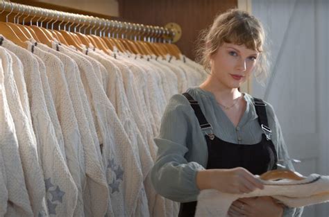 Capital One TV Spot, 'Cardigan' Featuring Taylor Swift featuring Jeremy Brandt