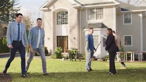 Chase TV Spot, 'Meet Your Robin' Featuring Drew Scott, Jonathan Scott featuring Jonathan Scott