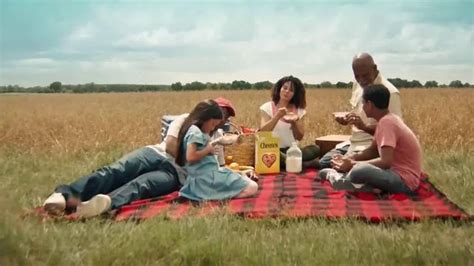 Cheerios TV Spot, 'Family Oat Field' featuring Raheem Babalola