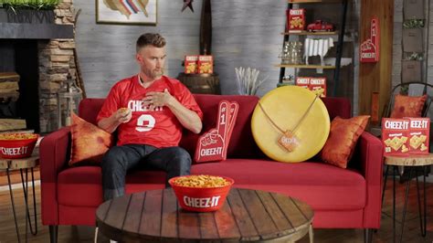 Cheez-It TV Spot, 'The Cheeziest Chain' Featuring Marty Smith featuring Marty Smith