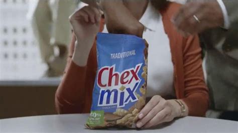 Chex Mix TV Spot, 'Decoy Bag' featuring Damian Washington