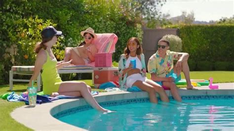 Chips Ahoy! TV Spot, 'Hot Tub: Chewy Hershey's Fudge Filled'