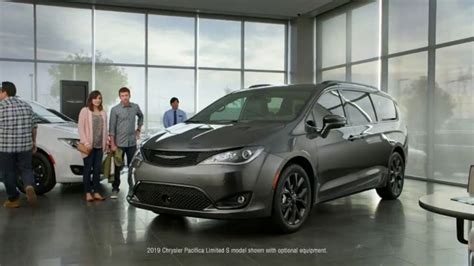 Chrysler Pacifica TV commercial - Vida van