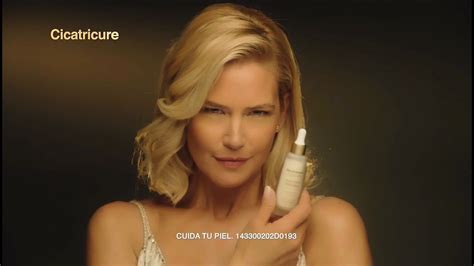 Cicatricure Gold Lift TV commercial - Flotante con Valeria Mazza