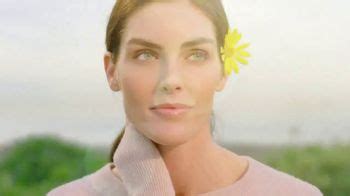 Clear Eyes Allergy Itch Relief TV Spot, 'Outside' Featuring Hilary Rhoda