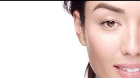 Clinique Superbalanced Silk Makeup TV Spot, 'Equilibrio' created for Clinique (Cosmetics)