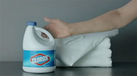 Clorox Bleach TV Spot, 'Bus Stop Nose Wipe'