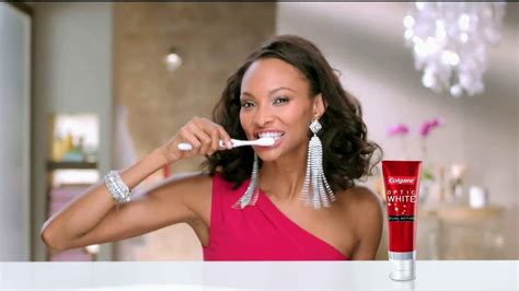 Colgate Optic White Dual Action TV commercial - Accessories