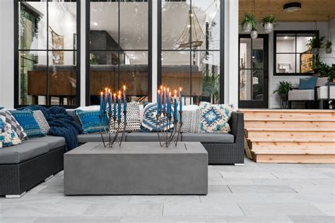 Command Adjustables TV Spot, '2019 HGTV Urban Oasis Giveaway: Damage-Free' featuring Brian Patrick Flynn