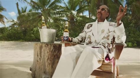 Corona Extra TV Spot, 'Outside' Song by Jimmy Cliff featuring Alexander F. Rodriguez