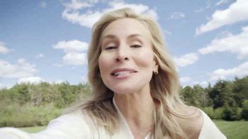 CoverGirl + Olay Simply Ageless TV Spot, 'Corrige y desinflama' con Niki Taylor created for CoverGirl