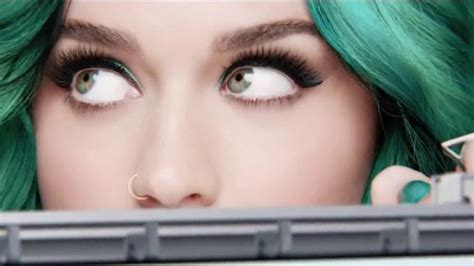 CoverGirl Super Sizer Mascara TV Spot, 'Giant Katy Perry' featuring Katy Perry