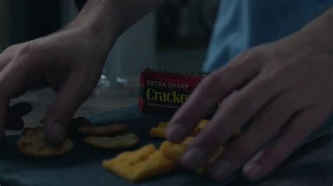 Cracker Barrel Cheeder Cheese TV Spot, 'Late Night Snacking'
